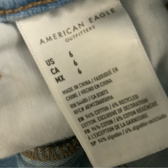 American Eagle U.S. Women’s Size 6 Floral Embroidered Mom Jeans Short-Shorts. - Picture 5 of 7